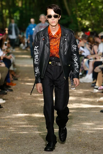 Look 49